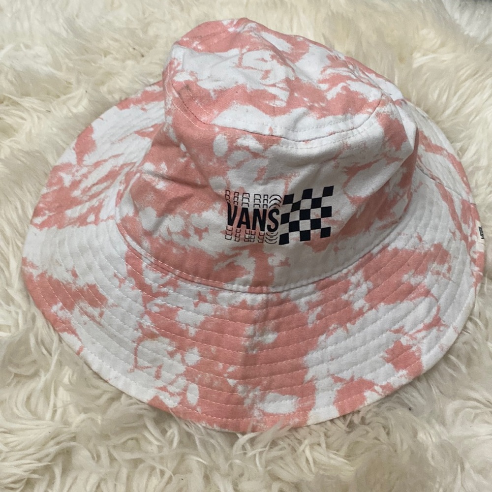 • Vans Tie-dye Bucket Hat •